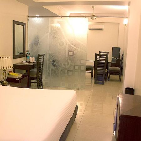 Hotel Bluestone Ghaziabad Εξωτερικό φωτογραφία