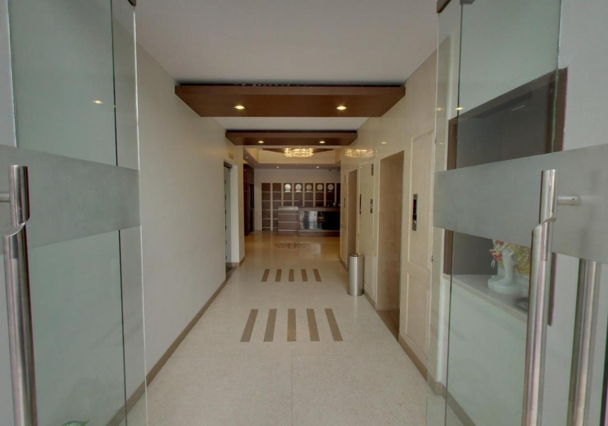 Hotel Bluestone Ghaziabad Εξωτερικό φωτογραφία