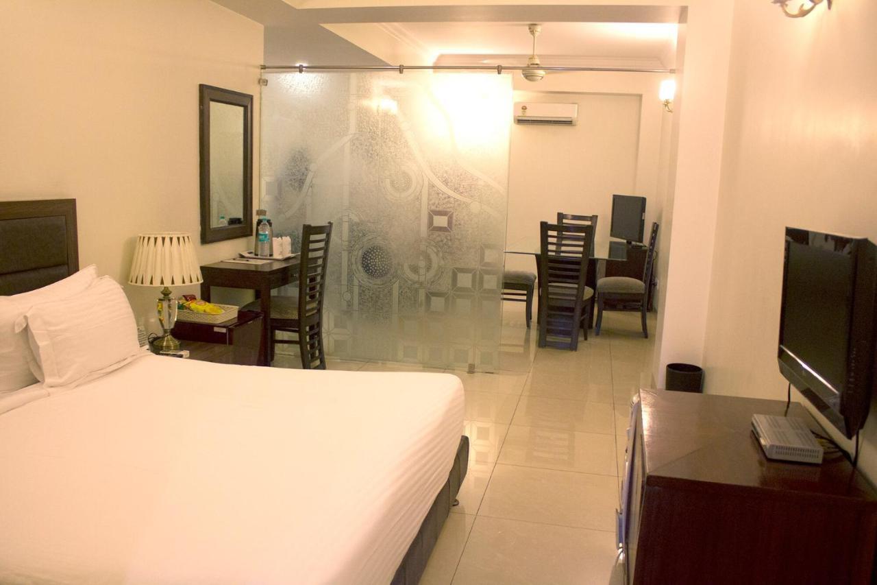 Hotel Bluestone Ghaziabad Εξωτερικό φωτογραφία